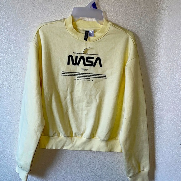 H&M Sweaters - BNWT H&M light sweatshirt size #S